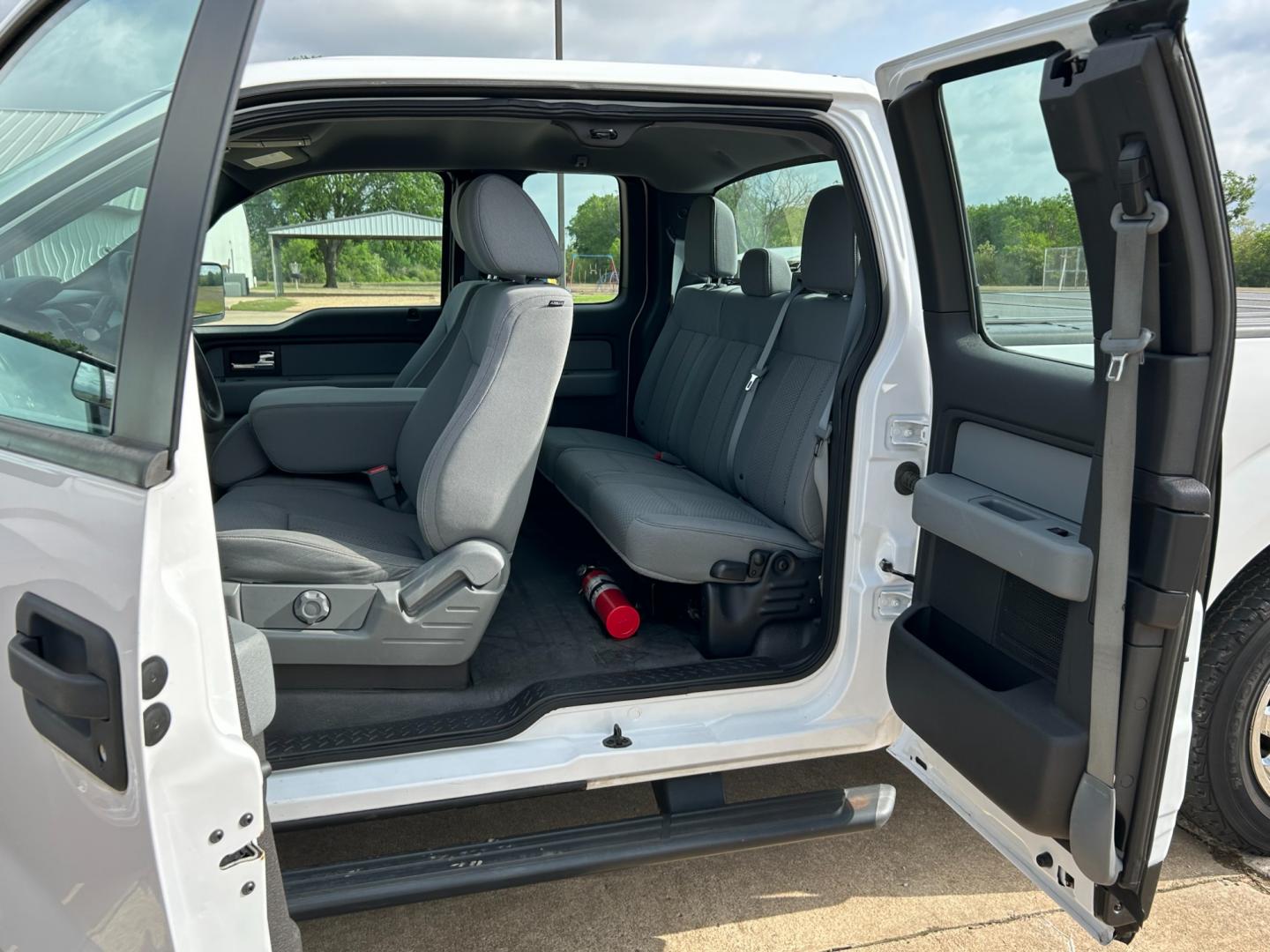 2014 White /Gray Ford F-150 XL SuperCab 6.5-ft. Bed 2WD (1FTEX1CM8EK) with an 3.7L V6 DOHC 24V engine, 6-Speed Automatic transmission, located at 17760 Hwy 62, Morris, OK, 74445, (918) 733-4887, 35.609104, -95.877060 - Photo#17